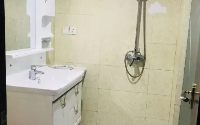 Huaxing Business Hotel