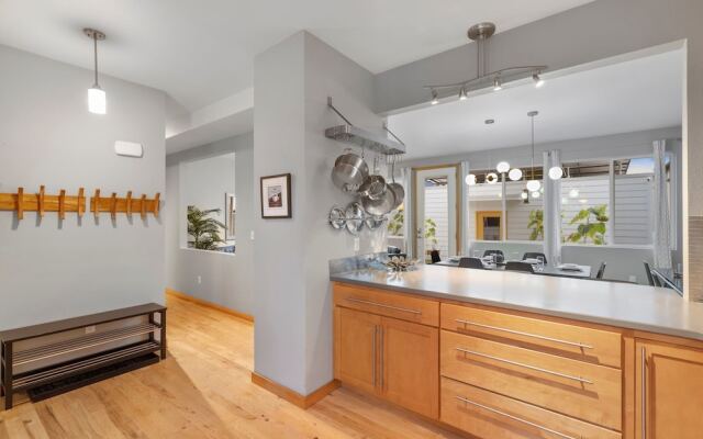 Sleek Home Near Old Town W/ Rftp Hot Tub & Mtn Views