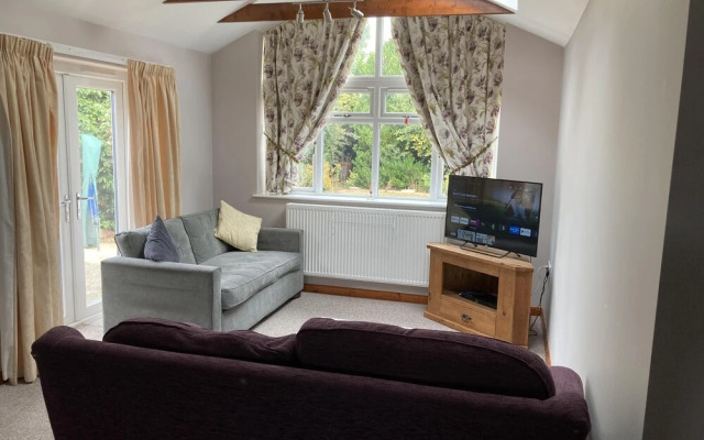 Spacious Detached Bungalow With Ample Parking