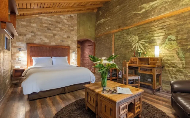 Luna Volcán, Adventure SPA - formerly Luna Runtún