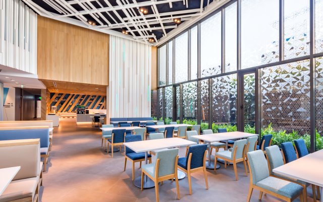 Holiday Inn Express Bangkok Soi Soonvijai by IHG