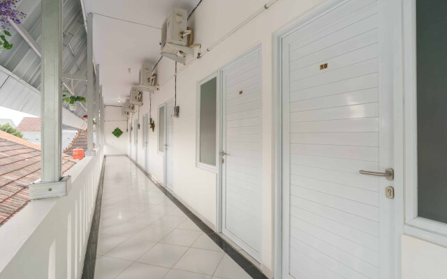 RedDoorz Syariah near Exit Toll Jatiwarna 2