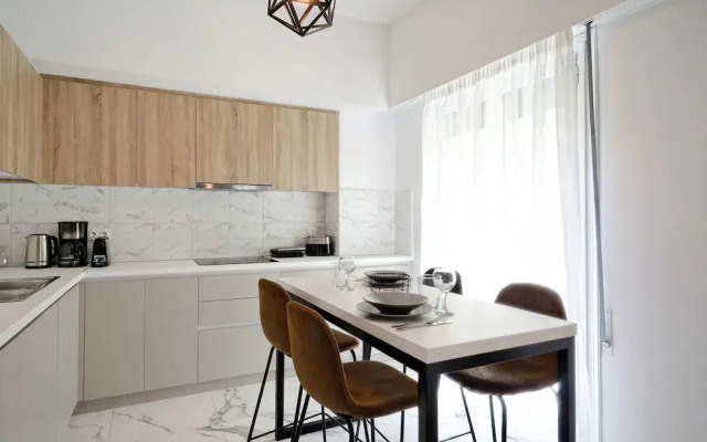 Elegant Big Apartment in Athens With Balcony