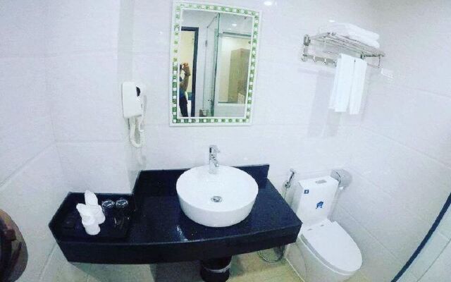 White Crown Hotel