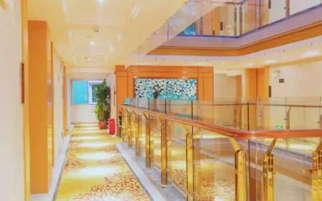 Xinlong Hotel (Qingyuan Changlong Avenue Yinzhan Hot Spring Branch)