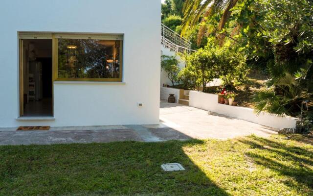 N228 - Numana, quadrilocale ristrutturato con giardino