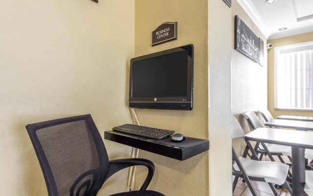 Rodeway Inn & Suites Oakland