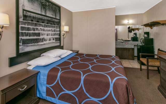 Super 8 by Wyndham Lubbock Civic Center North
