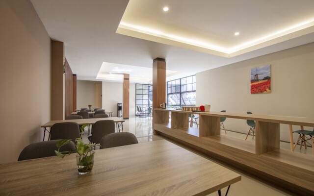 RedDoorz Plus near Ronggowarsito Museum Semarang