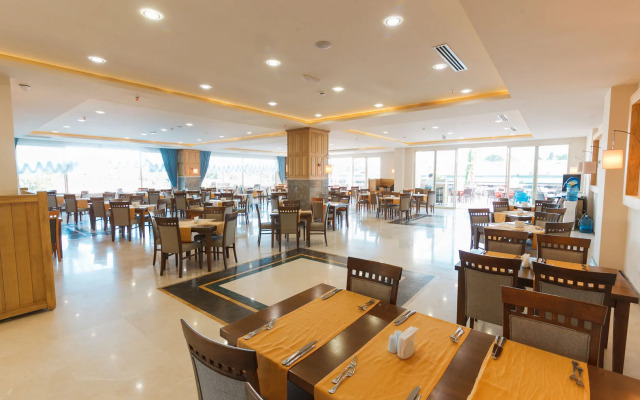 Отель L'Oceanica Beach Resort All Inclusive