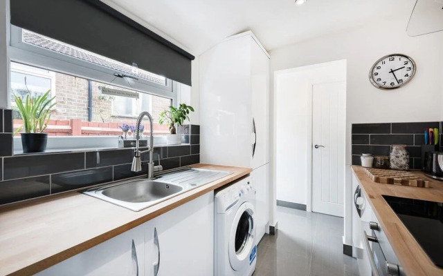 Cambridge House Luton - Inhabit Short Stays