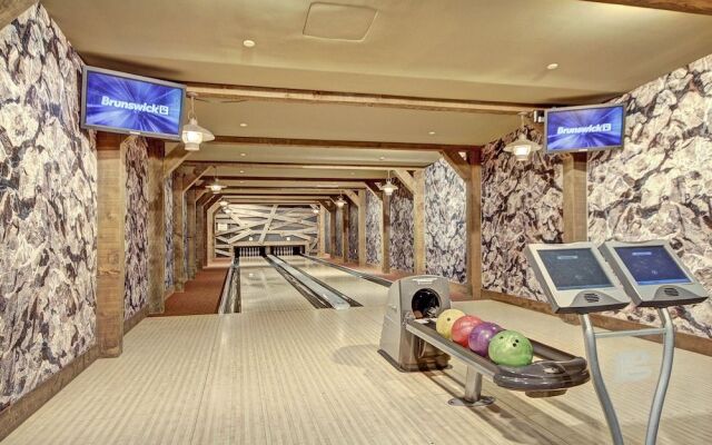 One Ski Hill Place S8325