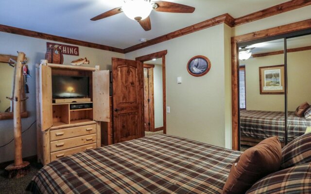 Horizons 4 166 Updated Upstairs Unit With Private Washer Dryer, Walk to Town, On Shuttle Route to Lodges by Redawning