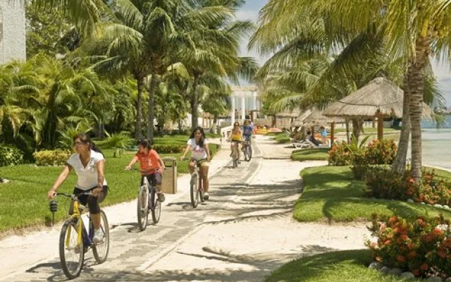 Sunset Lagoon, Cancún, Mexico