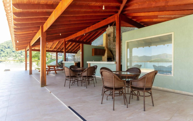 Venha curtir essa maravilha! Frente para o mar!