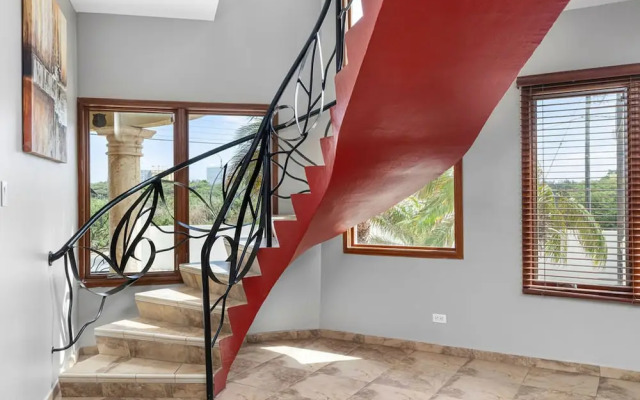 Amazing 4br4ba Villa w Pool Birdsanctuary Views