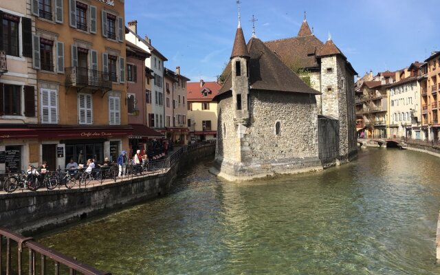 Annecy, A balcony right downtown