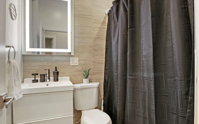 3BR Comfy Apt in Logan Square