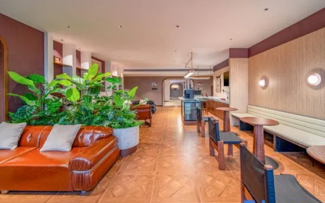 Flora Stay Hotel (Hefei South Railway Station Luogang Central Park Branch) — 2-star hotel in Hefei