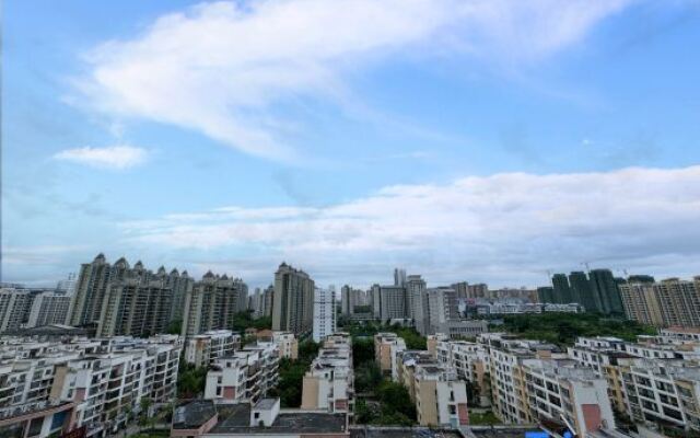 Luckyever Grand Hotel (Danzhou Summer Square)