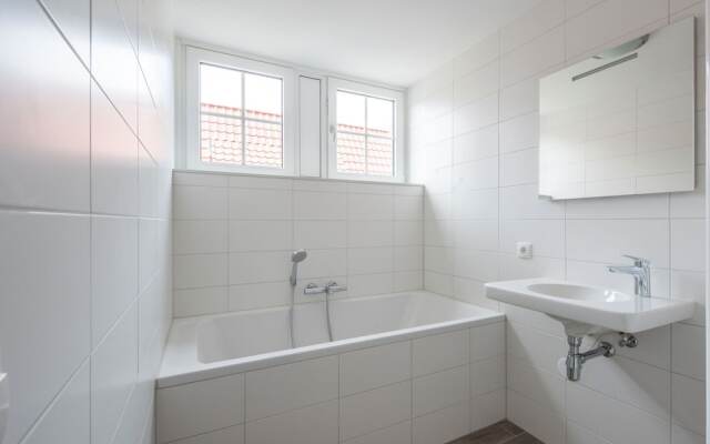 Luxurious Stately Villa With 4 Bathrooms, 1km From the Beach