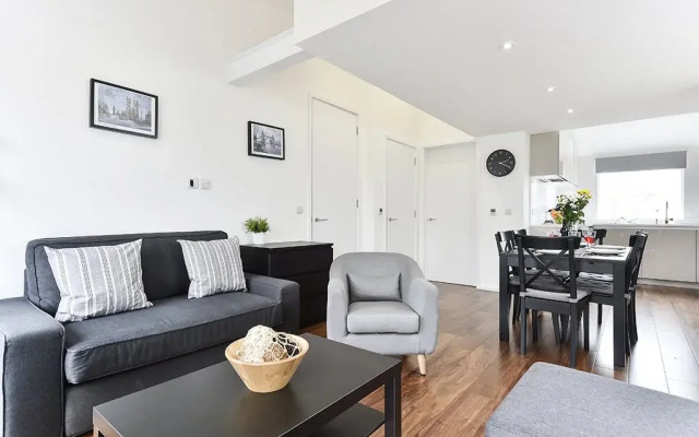 London Bridge Apartment