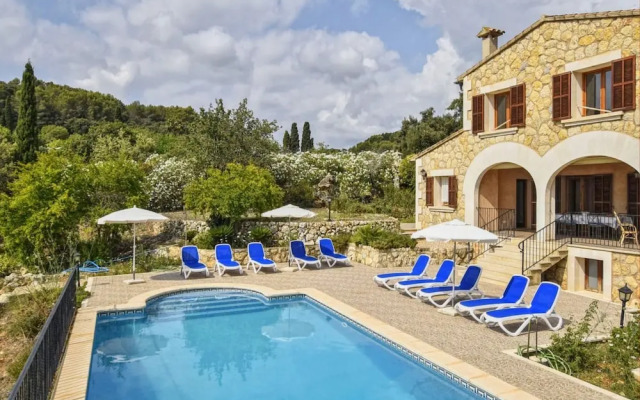 Country House in Spain With Pool & Mountain Views
