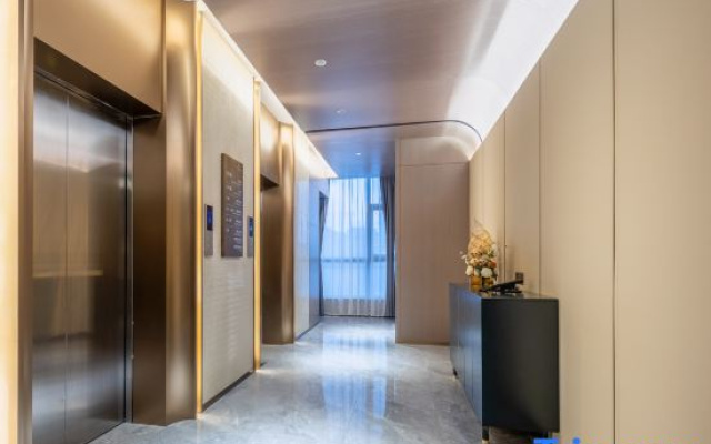 MEHOOD LESTIE Hotel (Dongfang Railway Station Wanda Plaza)