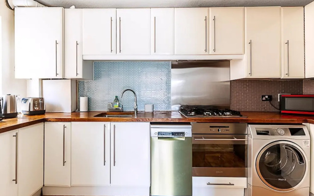 Quiet and Cosy 2-bed in Wimbledon