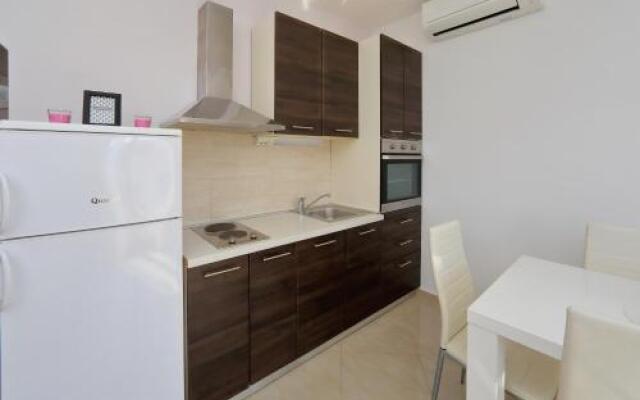 Sara Apartments