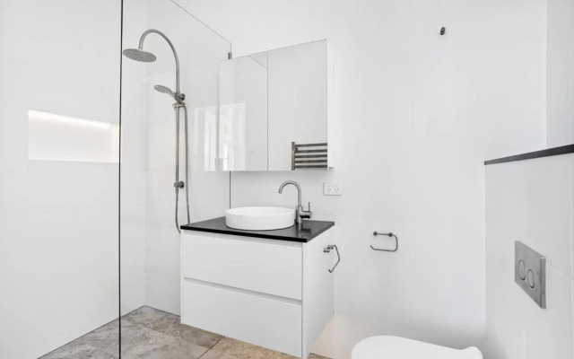 CALE1A - Beachside Harbour Haven