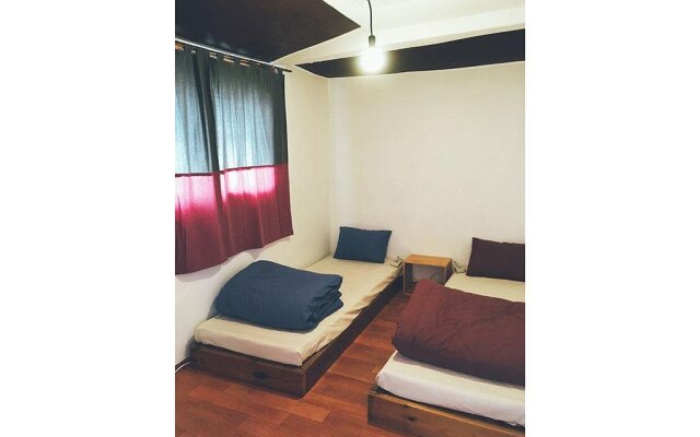 Shanti Shanti Guest House - Hostel