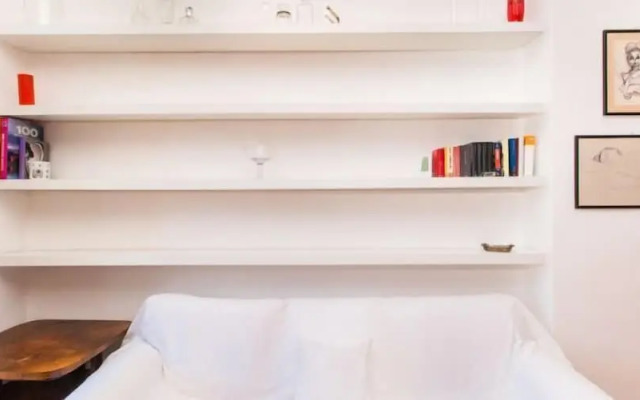 Pozzo Strada Bright Apartment - with Balconies