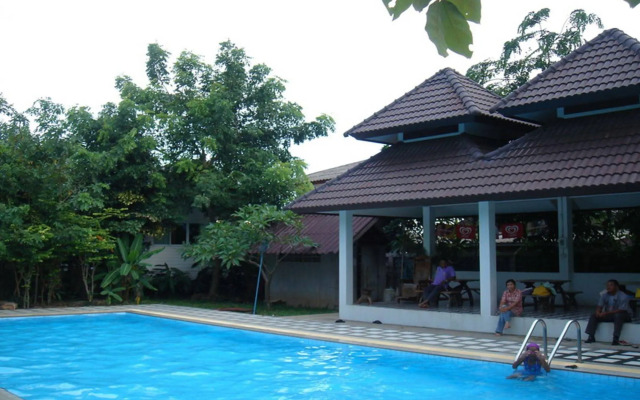 Thong Paeka Hotel