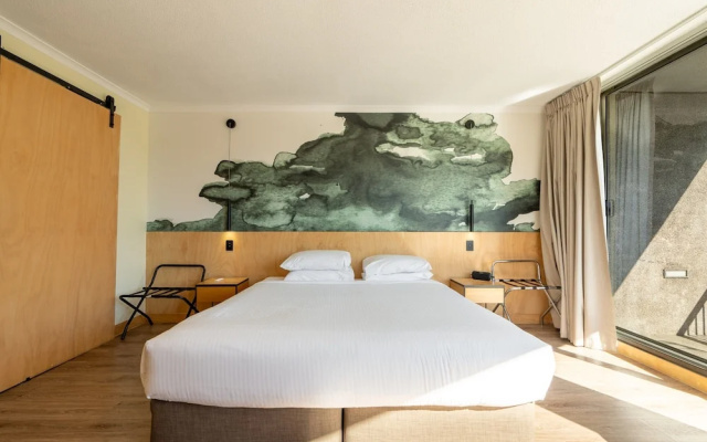 Quirky CBD 1-bed With Pool, Sauna and Balcony – Guest Rooms – Brisbane
