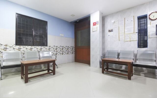 OYO 8053 Banu Residency