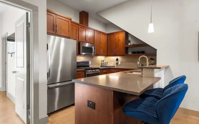 Chic & Homey 3BR Close to Downtown