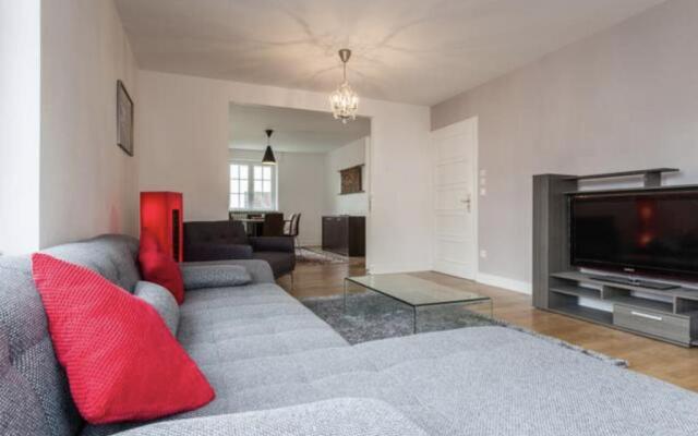 Charmant appartement avec terrasse dans villa