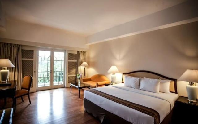 Mason Pine Hotel