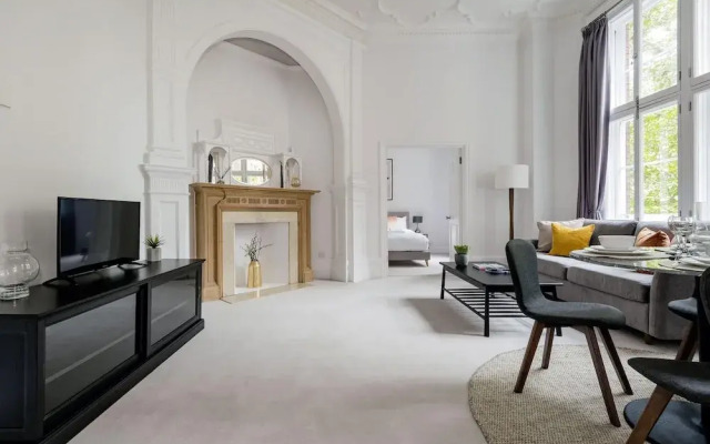 The Pavilion Road Suite Next to Sloane Square
