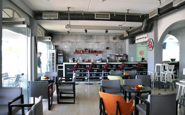 Zephyros Hotel