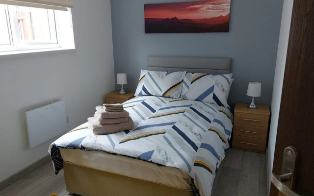 Immaculate 12-bed House Good Amenities in Wigan