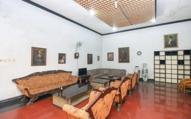 Airy Stasiun Balapan Monginsidi 106 Solo