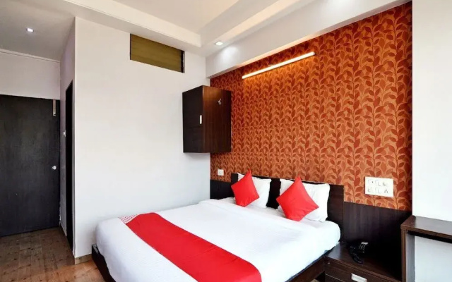 Hotel Majestic Deluxe Lodging by OYO Rooms