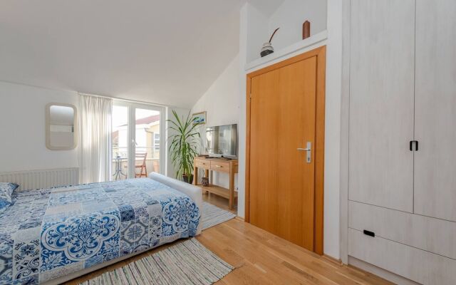 Romantic Oasis -mediterranean Style Studio