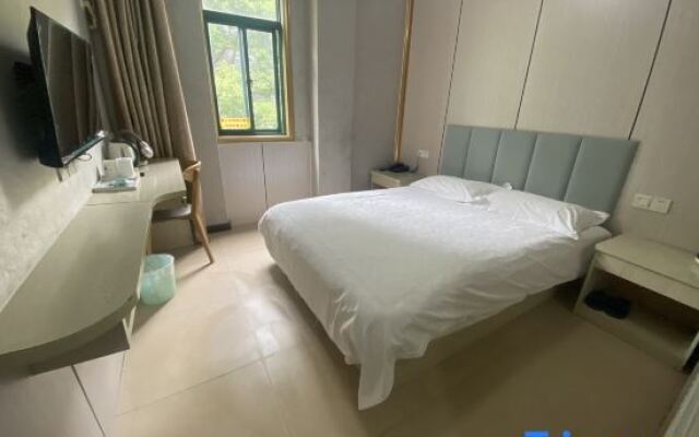 Shanghai Ruyue Fashion Hotel (Gutang Road Subway Station)