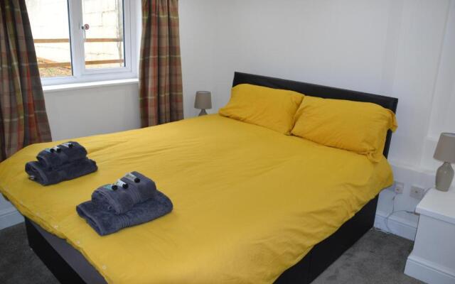 Willow Tree Apartment - 1 Bedroom Apartment - Stayseekers