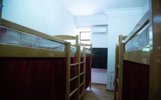 Eder Hostel