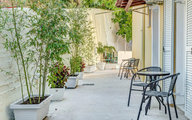 Old Well Apartment & Studio