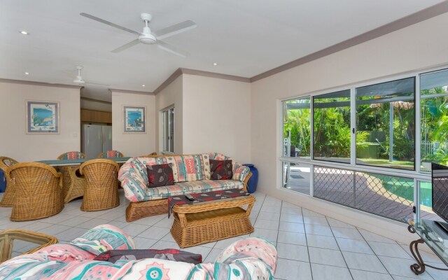 White Sapphire Holiday House